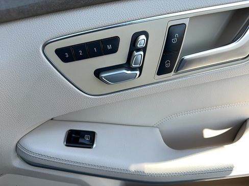 Used 2014 Mercedes-Benz E 350 4MATIC Sedan image 22