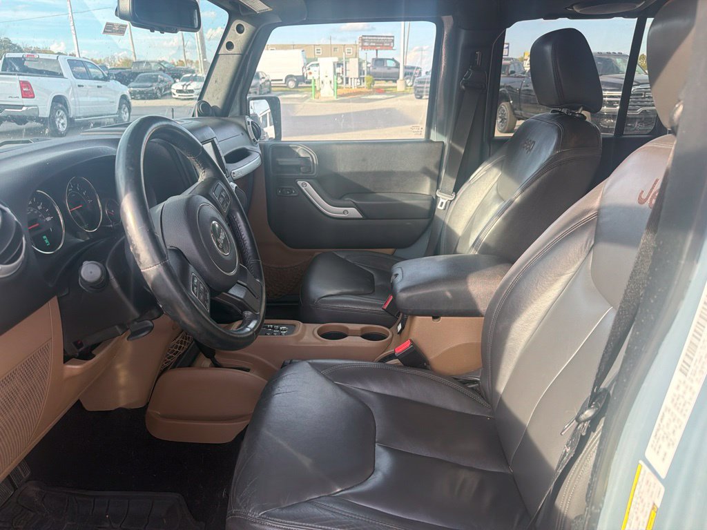 Used 2014 Jeep Wrangler Unlimited Sahara w/ Mopar Chrome Edition Group AWD/4WD image 2
