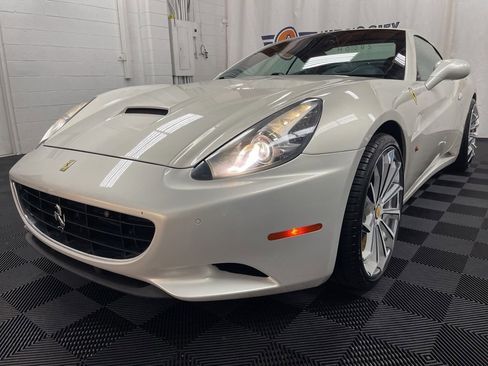 Used 2012 Ferrari California RWD image 2