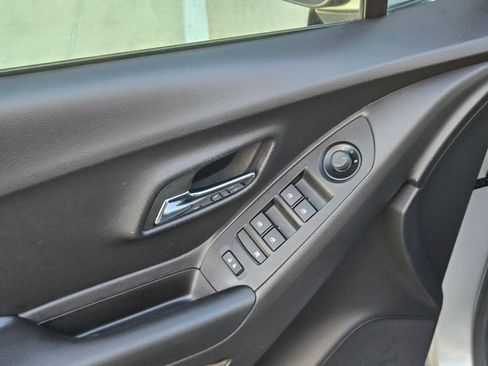 Certified 2022 Chevrolet Trax LT w/ LT Convenience Package image 12