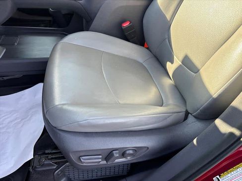 Used 2021 Toyota Sienna XLE image 21