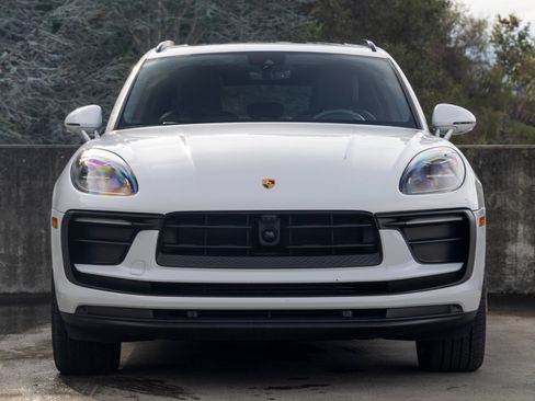 Certified 2023 Porsche Macan image 8