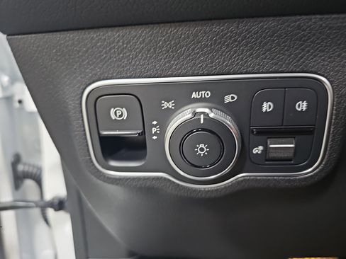 Used 2026 Mercedes-Benz GLB 250 image 25