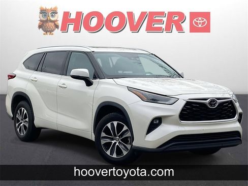 Used 2021 Toyota Highlander XLE image 1