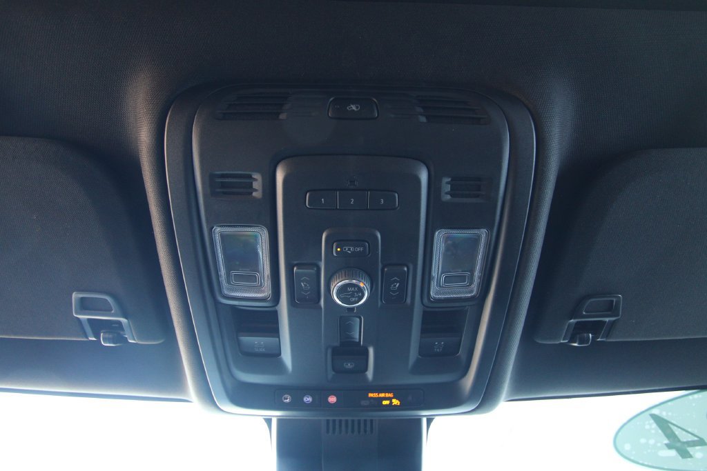 Used 2024 GMC Yukon XL Denali Ultimate AWD/4WD image 37