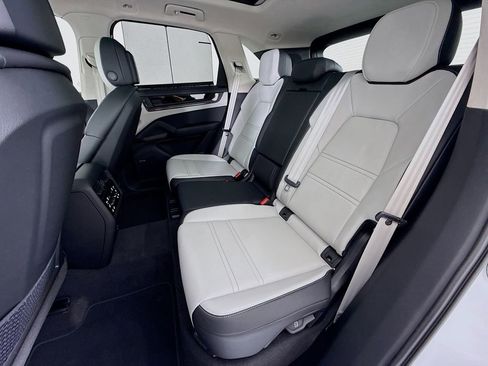 Certified 2026 Porsche Cayenne GTS AWD/4WD image 26