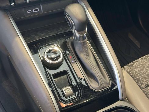 Used 2024 Chevrolet Colorado ZR2 w/ Technology Package image 27