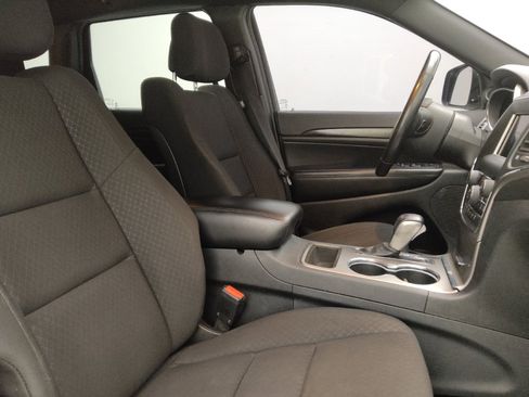 Used 2018 Jeep Grand Cherokee Laredo RWD image 21