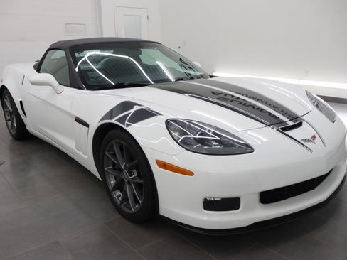 Used 2013 Chevrolet Corvette Grand Sport w/ 4LT Preferred Equipment Group RWD image 2