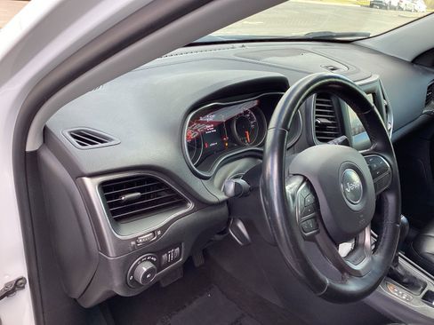 Used 2020 Jeep Cherokee Latitude Plus w/ Cold Weather Group image 9