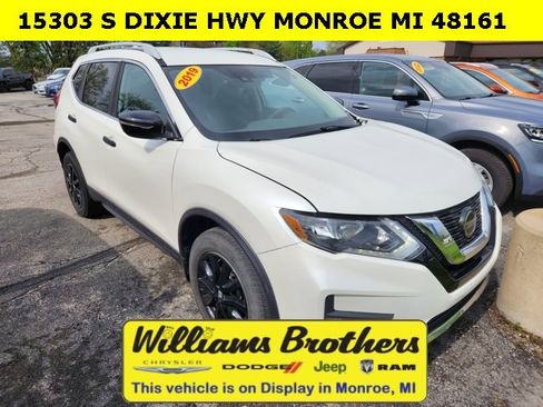 Used 2019 Nissan Rogue SV image 1