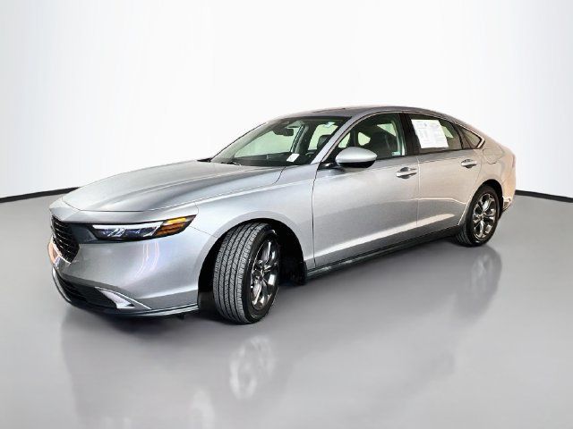 Used 2023 Honda Accord EX image 4