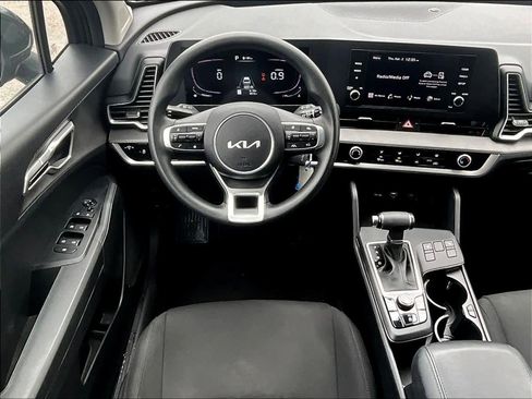 Used 2023 Kia Sportage LX image 17