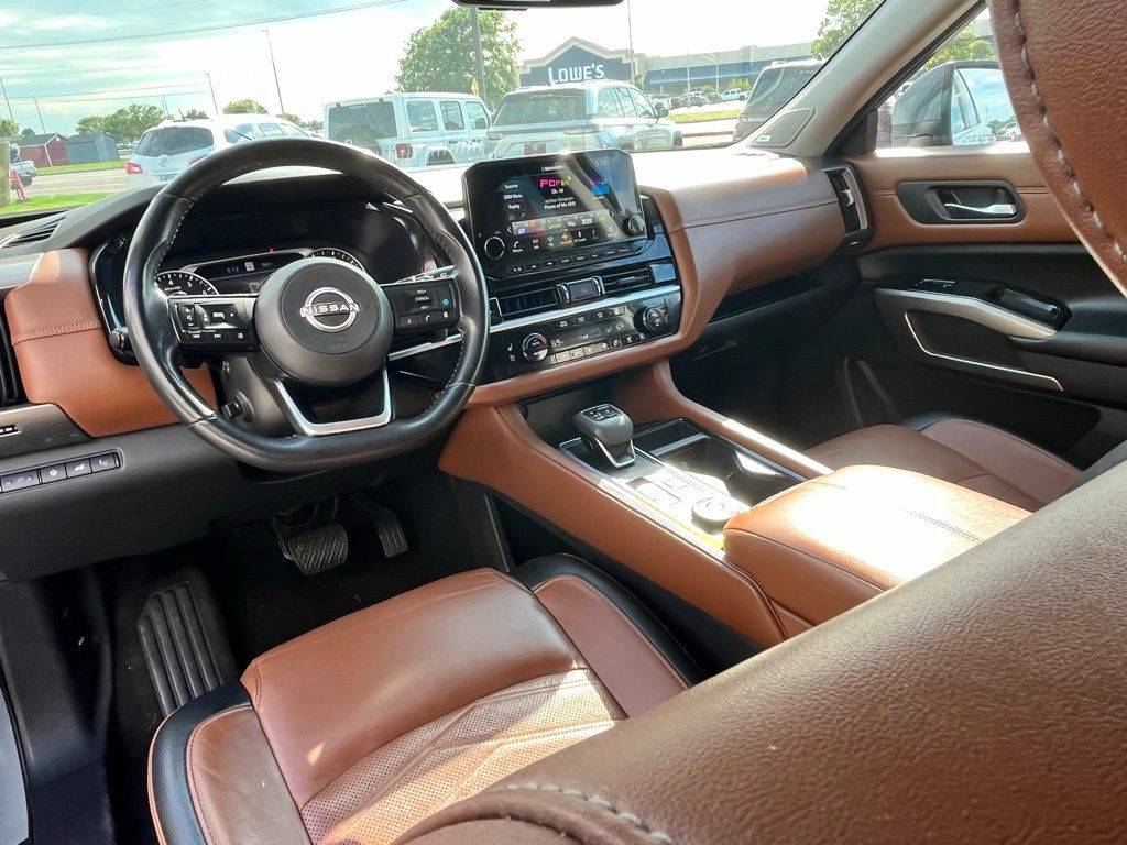 Used 2023 Nissan Pathfinder Platinum w/ Black Appearance Package AWD/4WD image 7