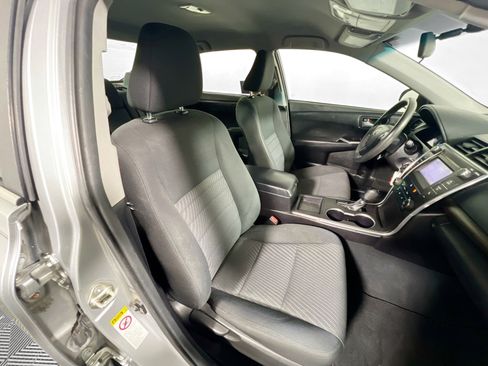 Used 2015 Toyota Camry LE FWD image 31