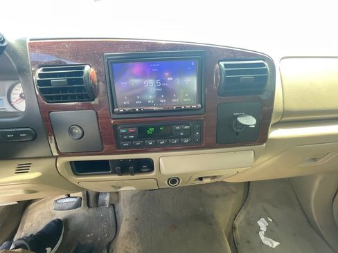 Used 2006 Ford F350 Lariat RWD image 11