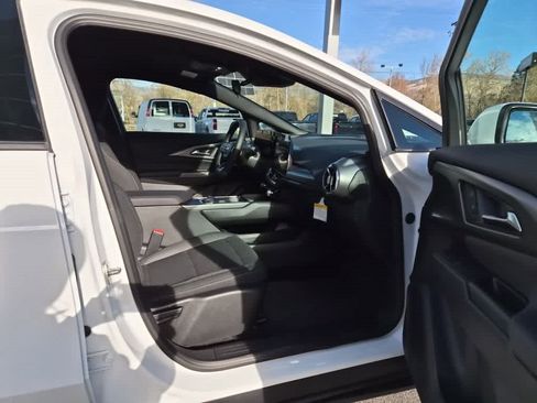 New 2026 Chevrolet Equinox EV LT image 15