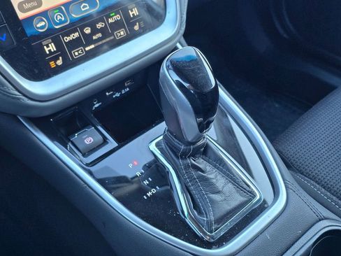 Used 2020 Subaru Outback Premium image 38