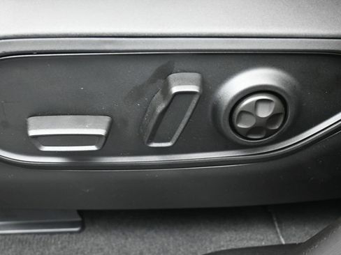 New 2025 Jeep Grand Cherokee Altitude image 33