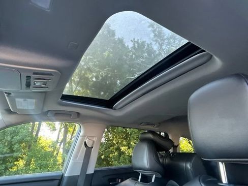 Used 2022 Toyota Highlander XLE AWD/4WD image 23