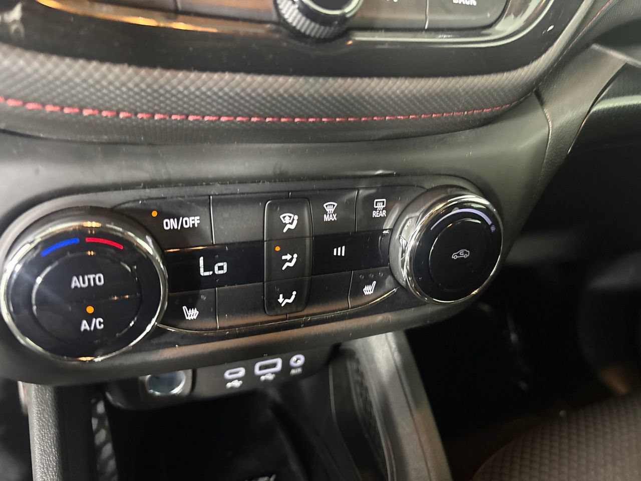 Used 2023 Chevrolet TrailBlazer RS w/ Sun and Liftgate Package FWD image 21