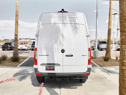 Used 2025 Mercedes-Benz Sprinter 2500 image 9