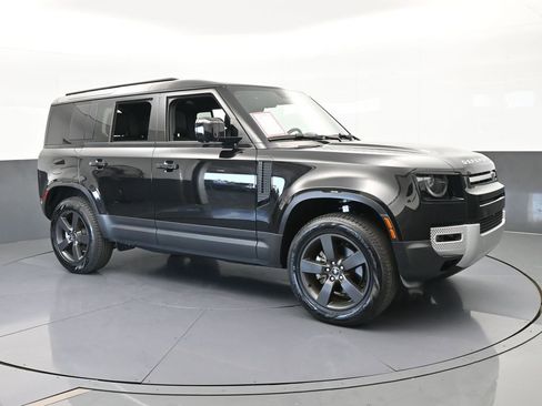 Used 2025 Land Rover Defender 110 S image 8