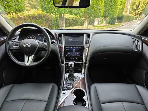 Used 2018 INFINITI Q50 Luxe w/ Essential Package (3.0T Luxe) AWD/4WD image 13