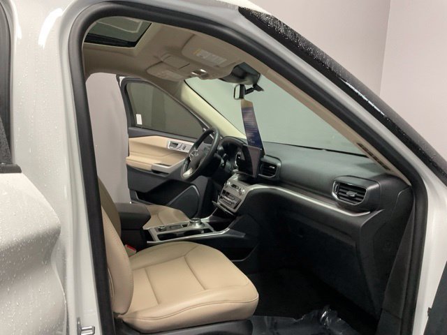 Used 2024 Ford Explorer XLT w/ Equipment Group 202A AWD/4WD image 23