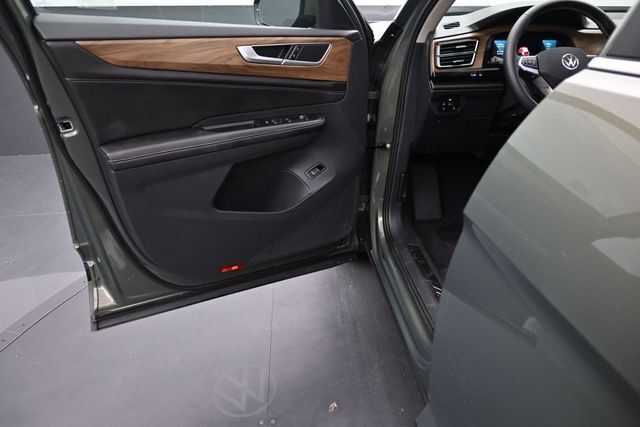 Used 2026 Volkswagen Atlas SE FWD image 17
