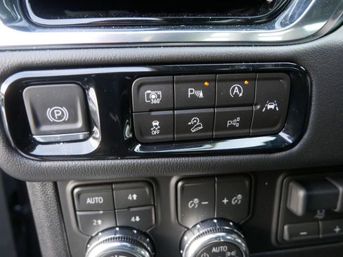 New 2026 GMC Yukon XL Elevation w/ Elevation Premium Package image 11