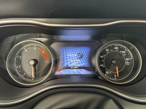 Used 2022 Jeep Cherokee Limited image 17