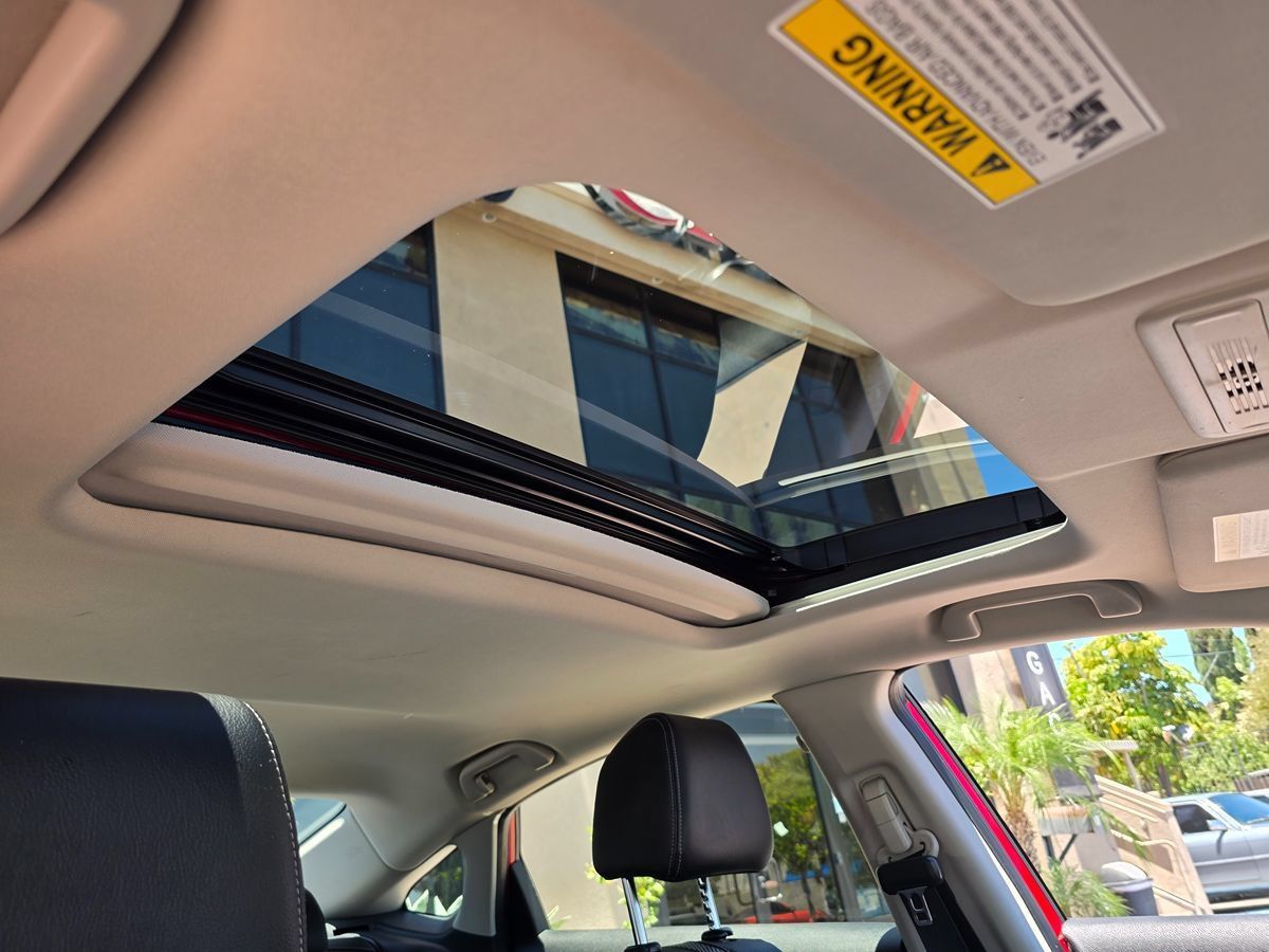 Used 2018 Honda Civic Touring image 17