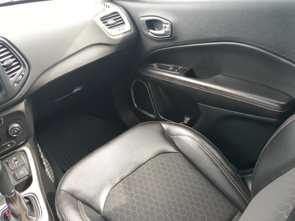 Used 2018 Jeep Compass Latitude w/ Cold Weather Group AWD/4WD image 16