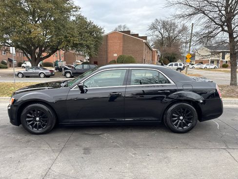 Used 2013 Chrysler 300 image 3