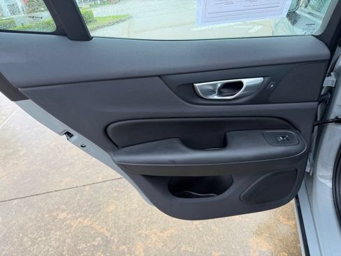 Used 2025 Volvo S60 B5 Core FWD image 14