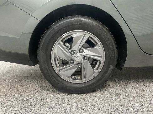 Used 2025 Hyundai Elantra SE image 29