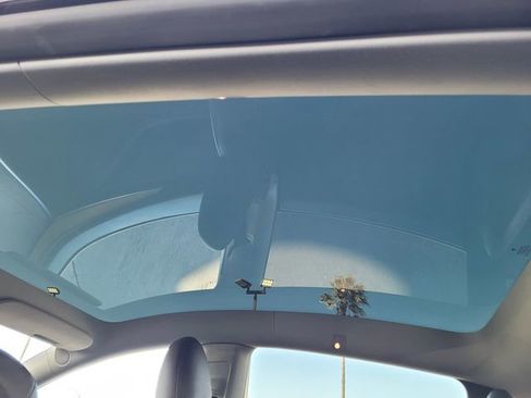 Used 2024 Tesla Model Y Long Range RWD image 18