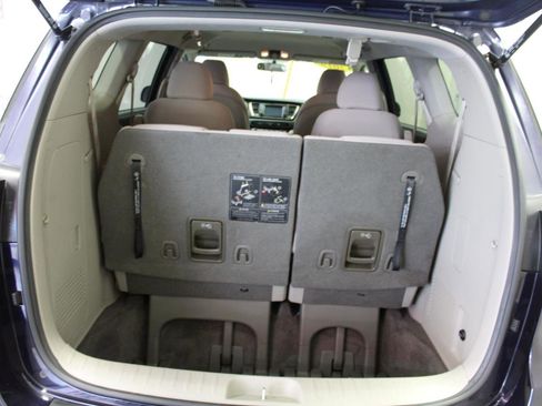 Used 2019 Kia Sedona LX image 30