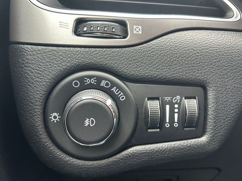 Used 2020 Jeep Cherokee Latitude Lux w/ Quick Order Package 26H Lux AWD/4WD image 16