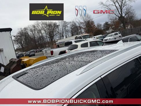 Used 2023 Cadillac XT6 Premium Luxury image 3