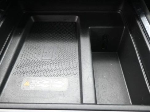 Used 2025 GMC Acadia Elevation image 9