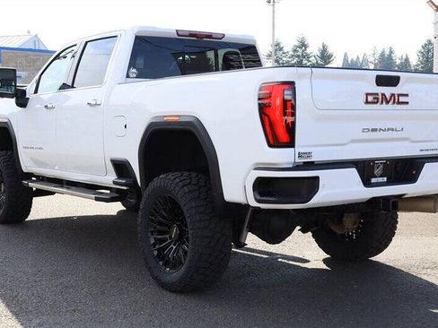 Used 2025 GMC Sierra 2500 Denali w/ Technology Package AWD/4WD image 3