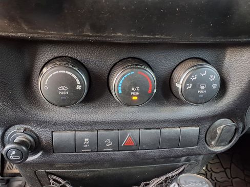 Used 2018 Jeep Wrangler Unlimited Sport w/ Connectivity Group image 23