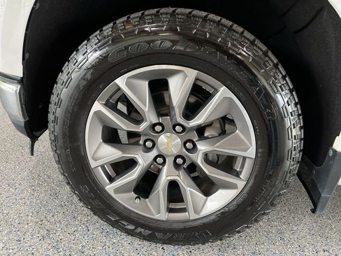 Used 2020 Chevrolet Silverado 1500 LT image 32