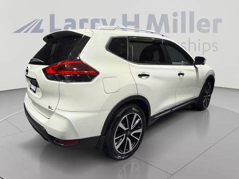 Used 2018 Nissan Rogue SL w/ Premium Package FWD image 5