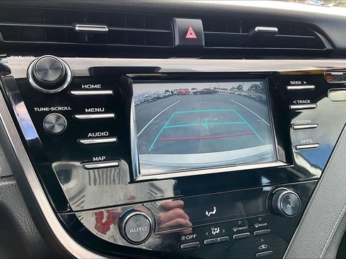 Used 2019 Toyota Camry SE image 21