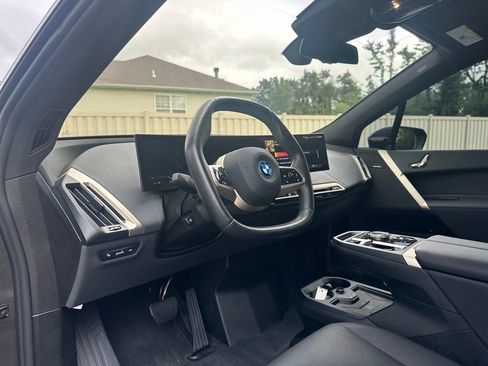 Used 2024 BMW iX xDrive50 w/ Sport Package AWD/4WD image 17