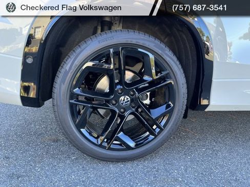 New 2026 Volkswagen Tiguan SE R-Line image 6