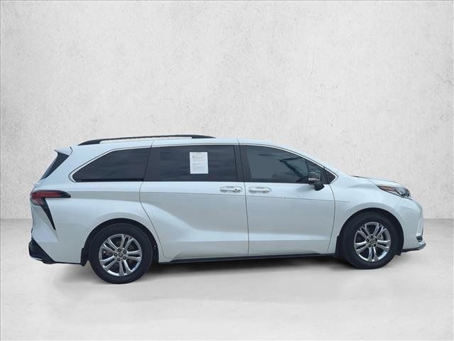 Certified 2023 Toyota Sienna XSE AWD/4WD image 4